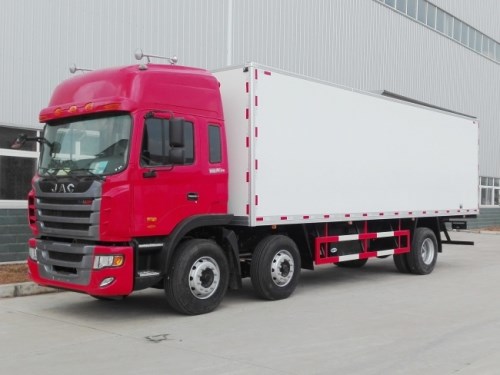 厢长9.6米江淮格尔发小三轴冷藏车