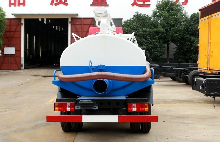 福田2方吸粪车