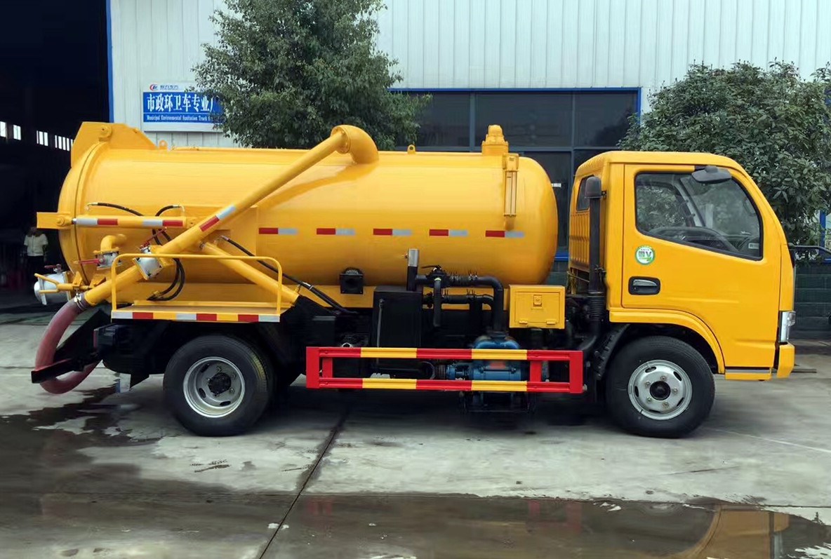 东风4方吸污车
