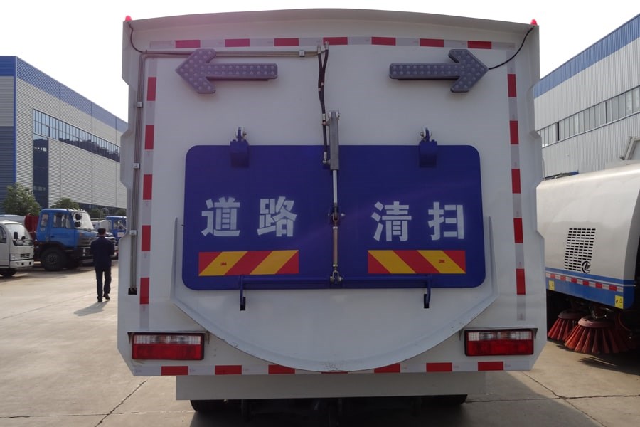 东风8吨大型清扫车