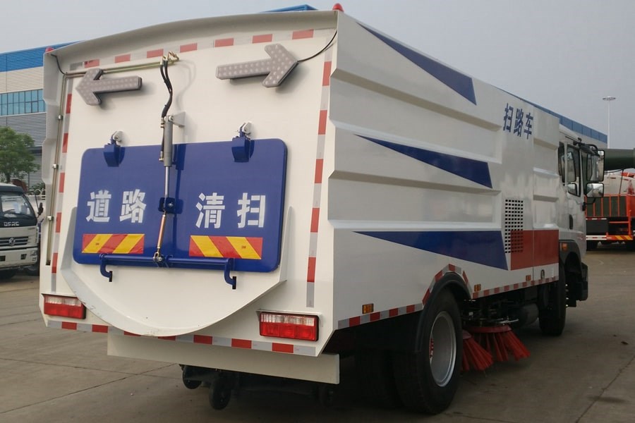 东风8吨大型清扫车