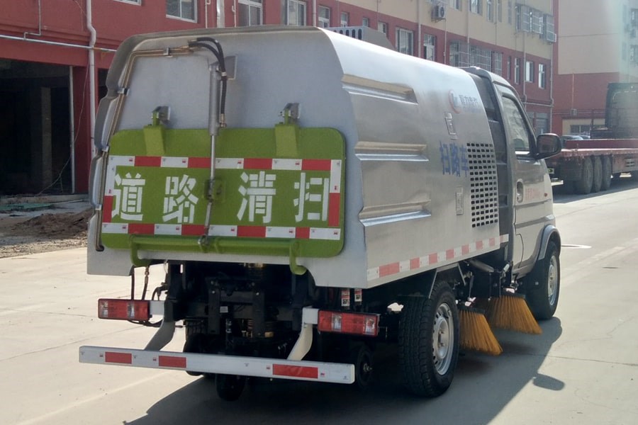 长安2吨小型扫路车