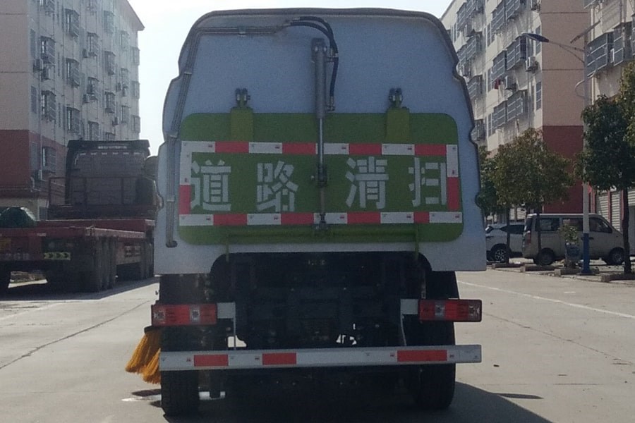 长安2吨小型扫路车