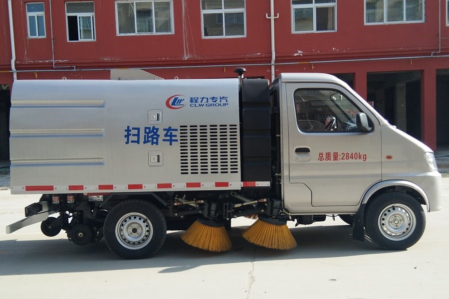 长安2吨小型扫路车