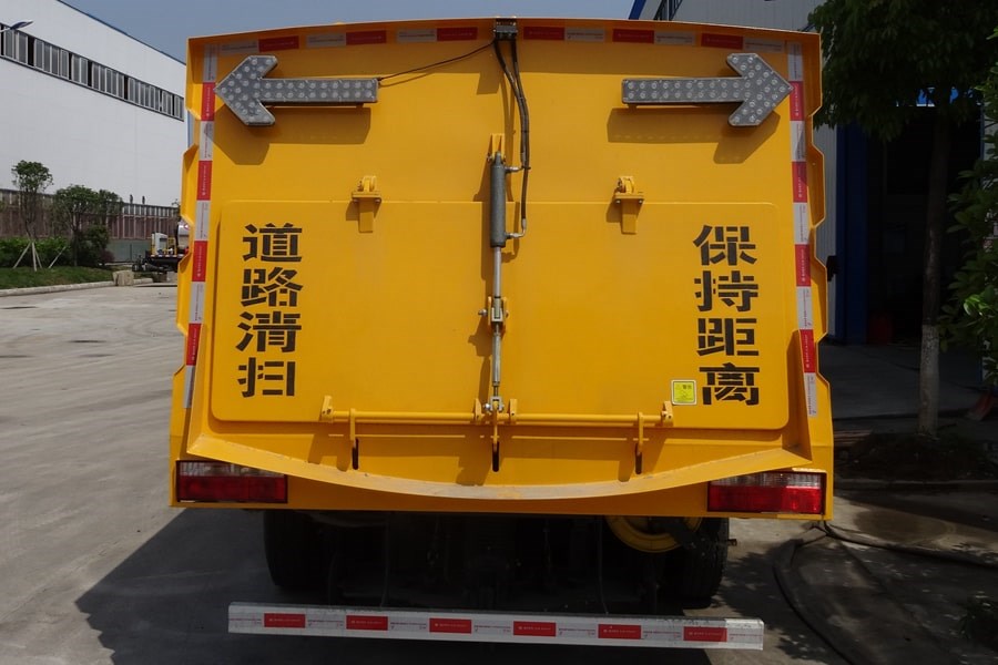 东风5吨清扫车