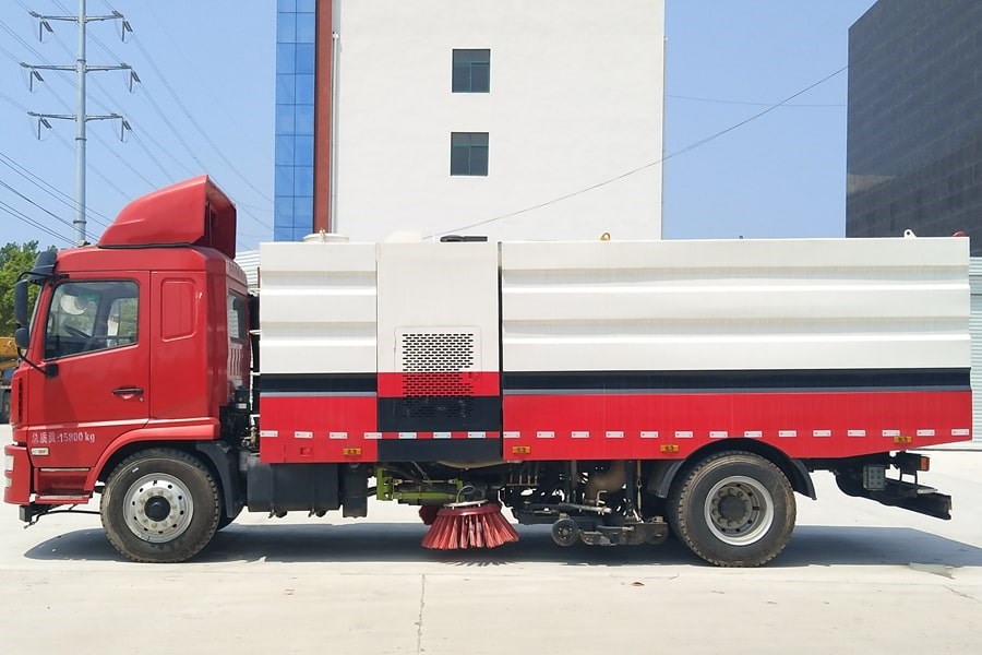 陕汽8吨大型洗扫车