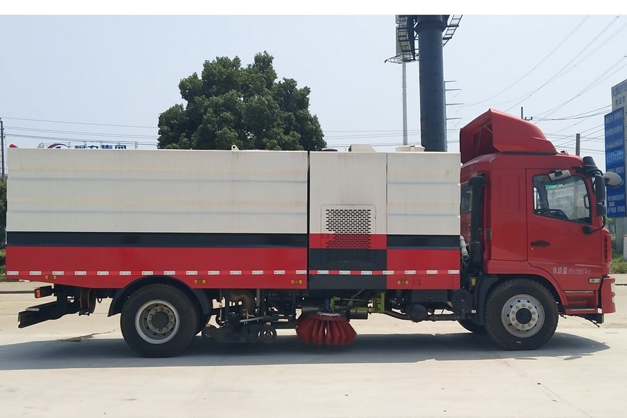 陕汽8吨大型洗扫车