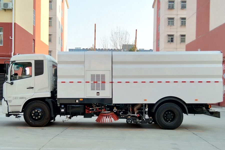 东风8吨大型洗扫车