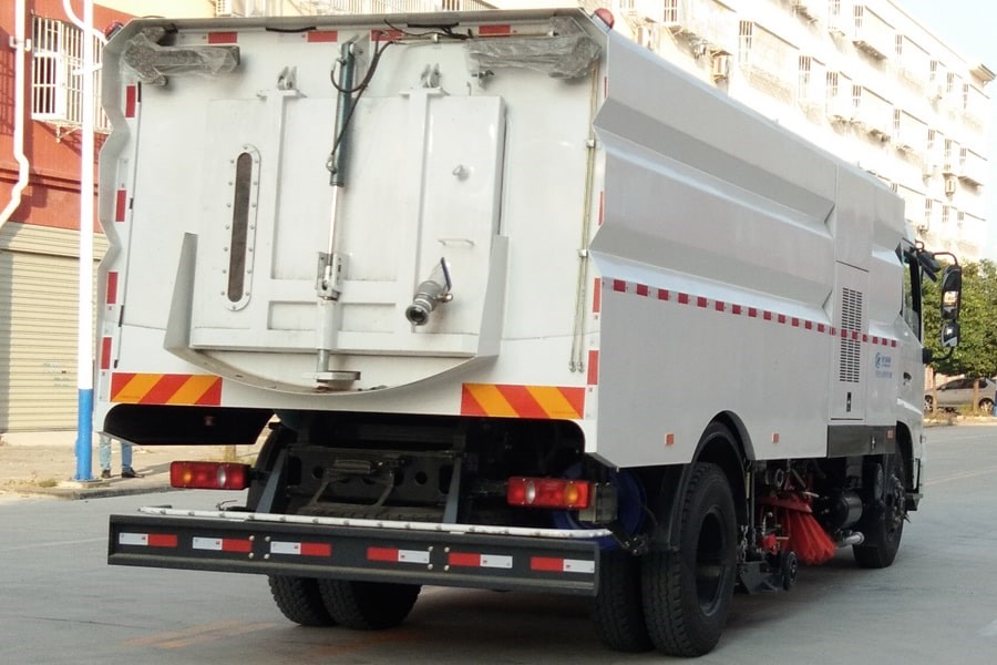东风8吨大型洗扫车