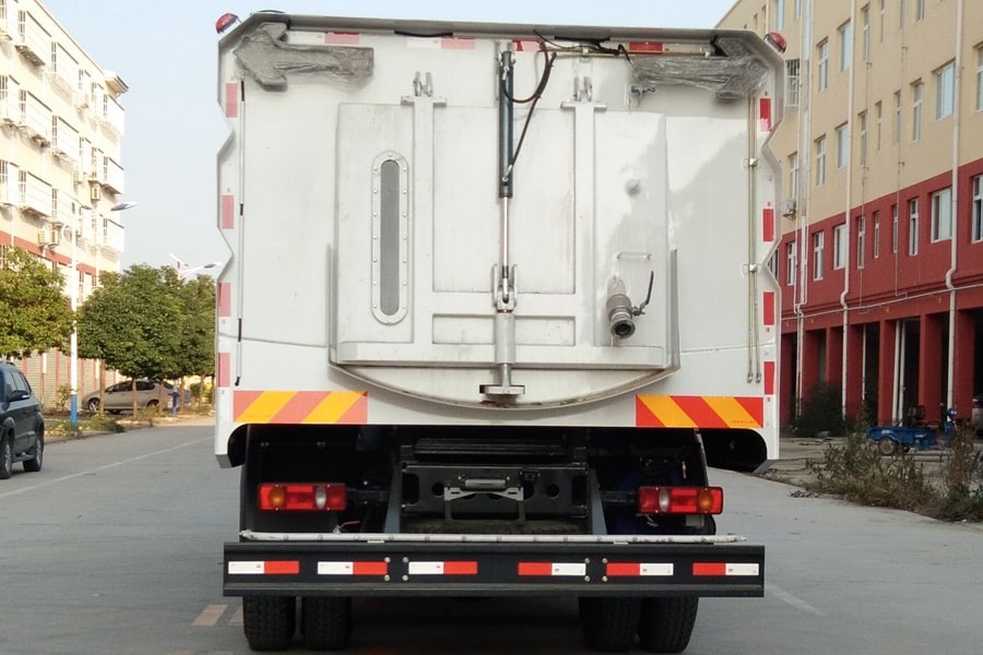 东风8吨大型洗扫车
