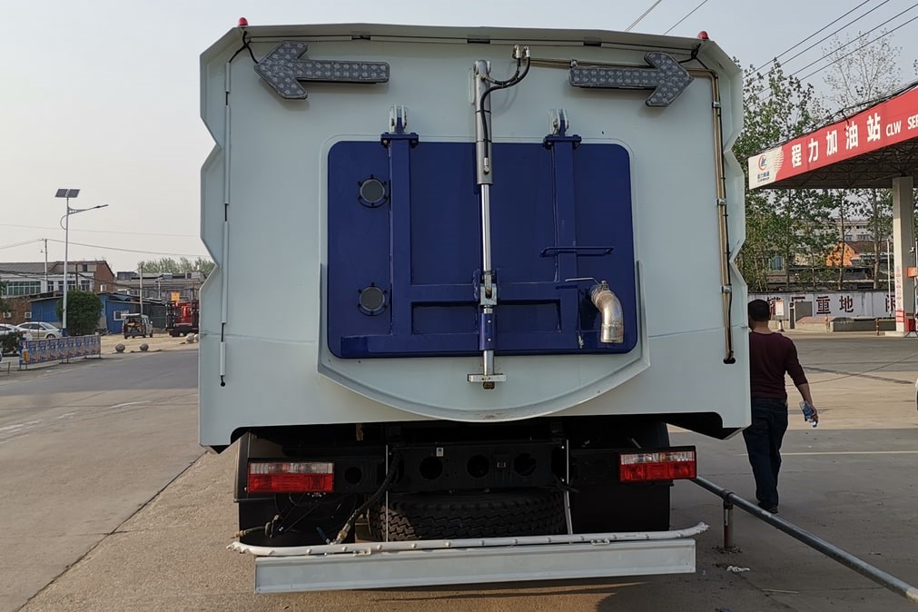 8吨洗扫车