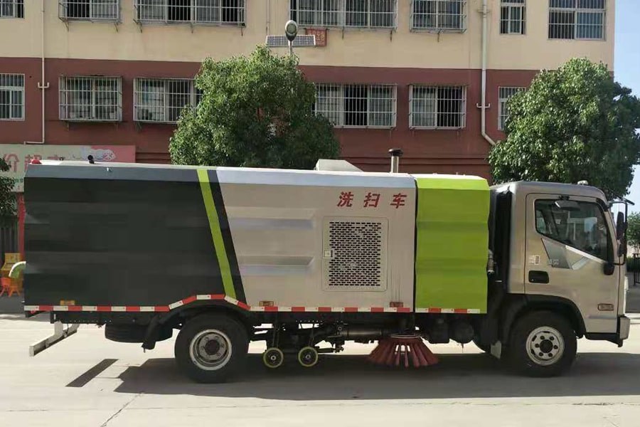 现代5吨洗扫车