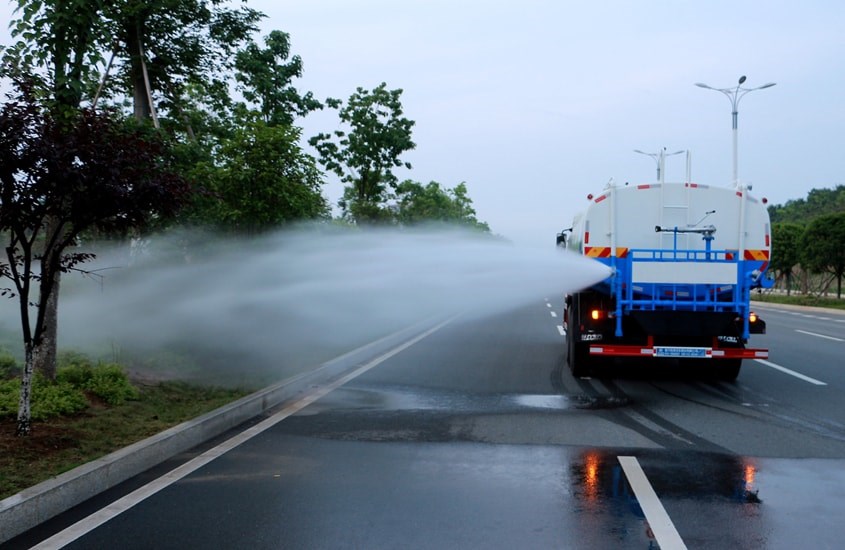 东风专底后双桥20吨洒水车