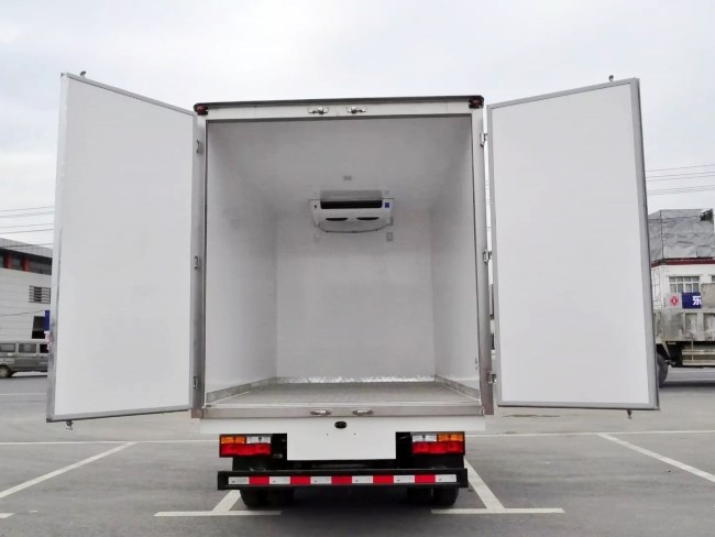 (厢长3.75米)大运一排半冷藏车