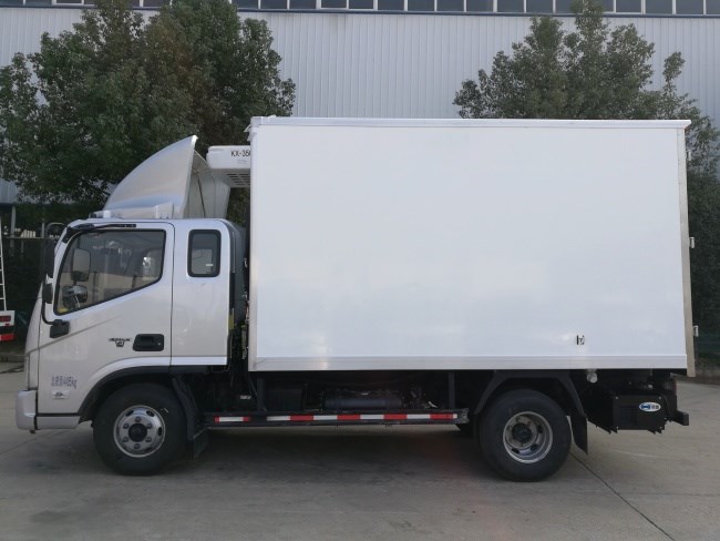 (厢长3.7米)福田欧马可一排半冷藏车