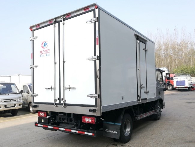 (厢长3.7米)福田欧马可一排半冷藏车