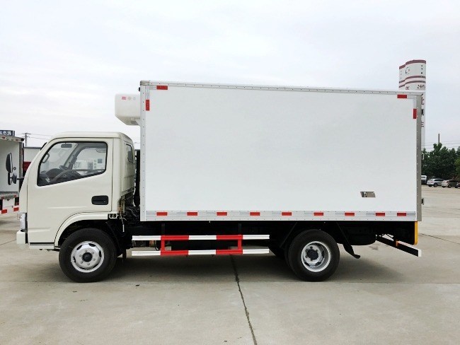 (厢长4.2米)东风多利卡冷藏车