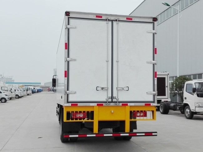 (厢长5.1米)福田奥铃一排半冷藏车