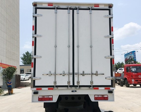 (厢长5.2米)江淮骏铃一排半冷藏车