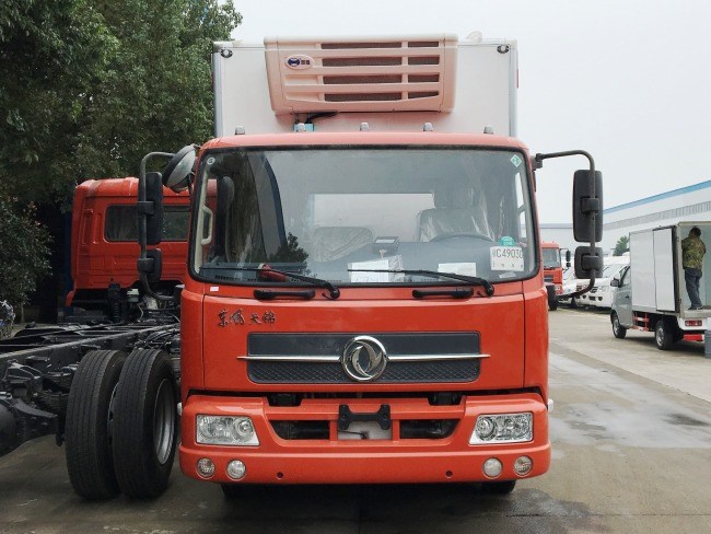 (厢长5.6米)东风天锦冷藏车