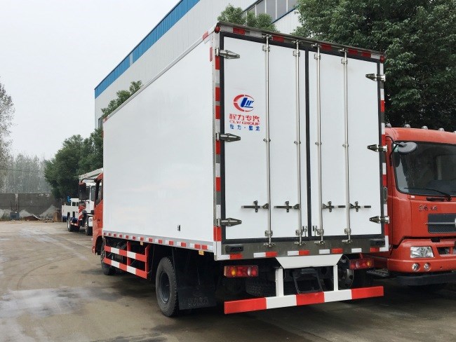 (厢长5.6米)东风天锦冷藏车