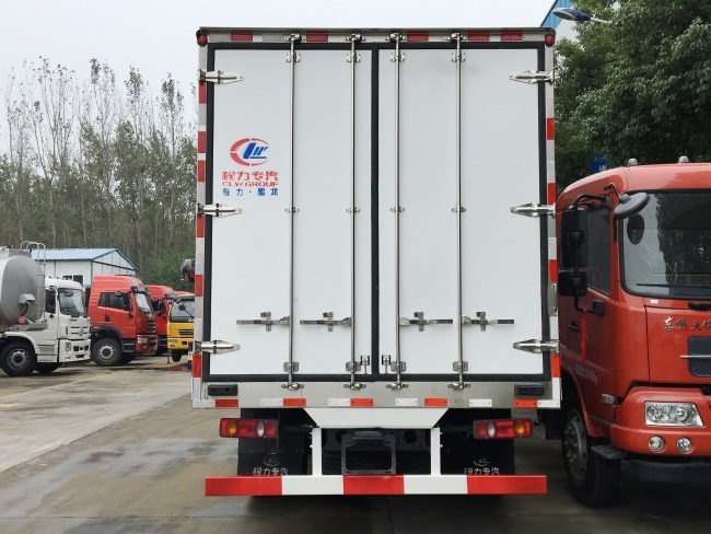 (厢长5.6米)东风天锦冷藏车