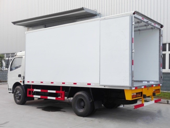 (厢长5.2米)东风多利卡冷藏车