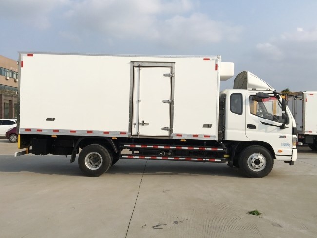 (厢长6.1米)福田一排半冷藏车