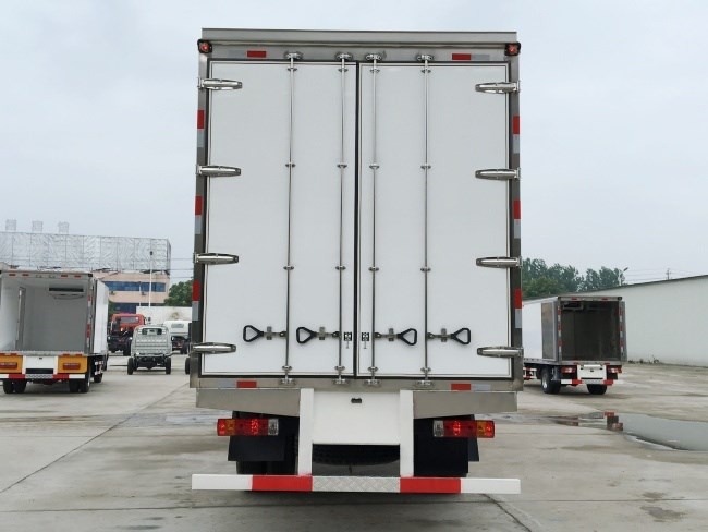 解放j6冷藏车(厢长6.8米/7.5米)