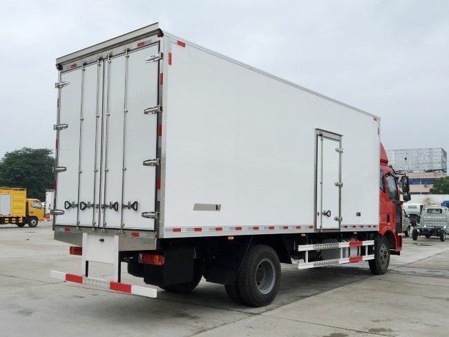 解放j6冷藏车(厢长6.8米/7.5米)