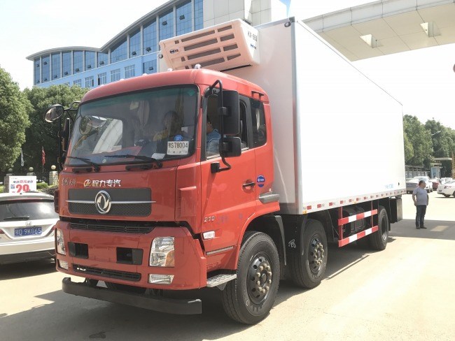 东风三轴冷藏车(厢长7.7米)