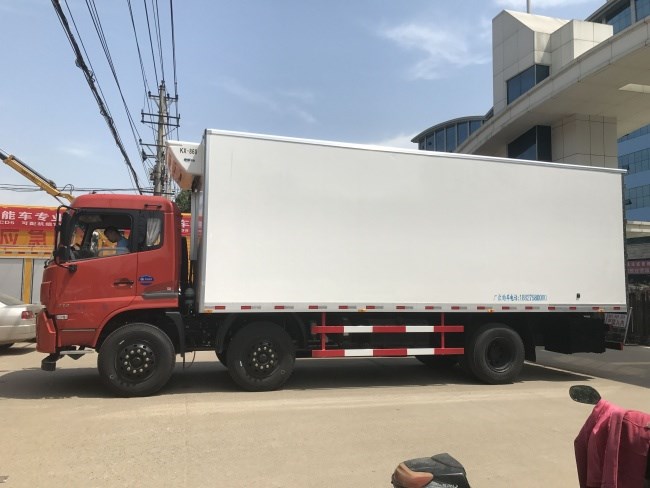 东风三轴冷藏车(厢长7.7米)