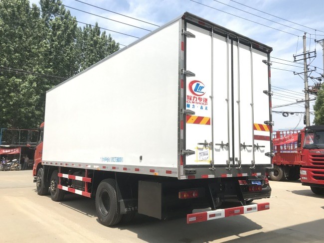 东风三轴冷藏车(厢长7.7米)