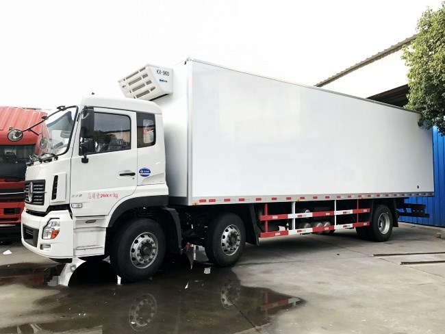 (厢长9.6米)东风天龙小三轴冷藏车