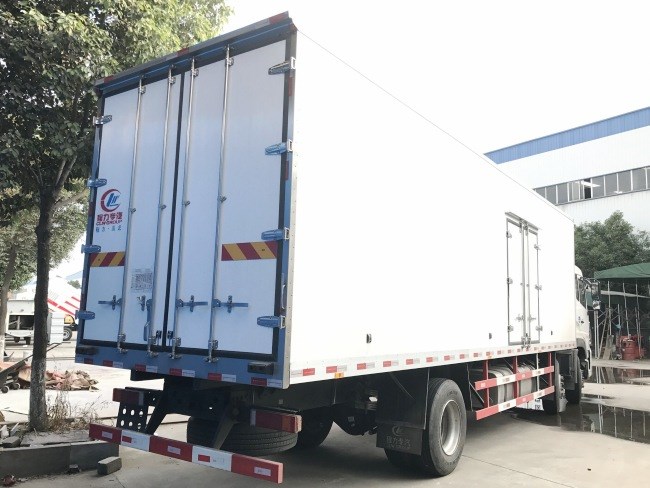 (厢长9.6米)东风天龙小三轴冷藏车