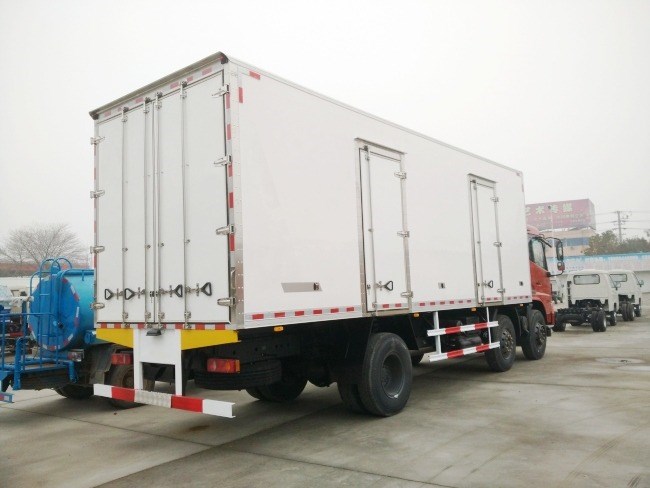 东风三轴冷藏车(厢长8.6米)