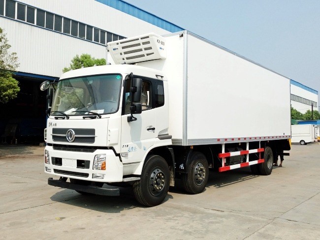 东风三轴冷藏车(厢长8.6米)