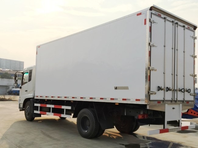 (厢长6.1米)东风天锦冷藏车