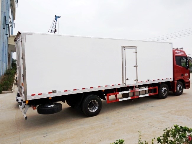 (厢长9.6米)福田gtl小三轴冷藏车