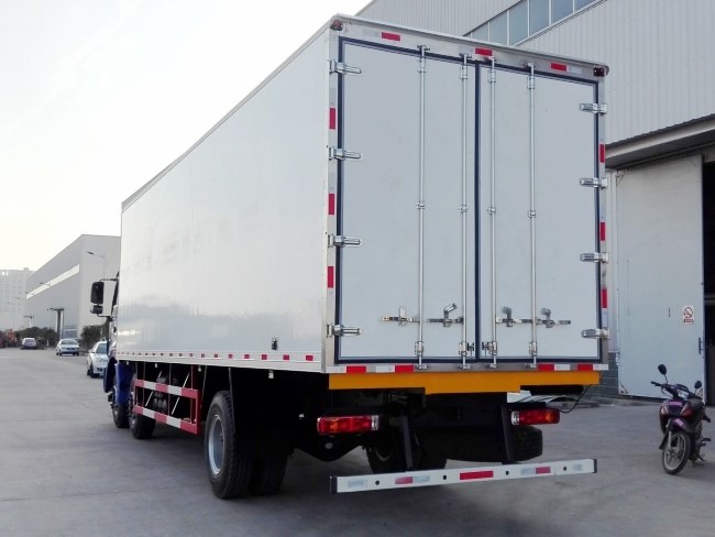 (厢长9.6米)福田etx小三轴冷藏车