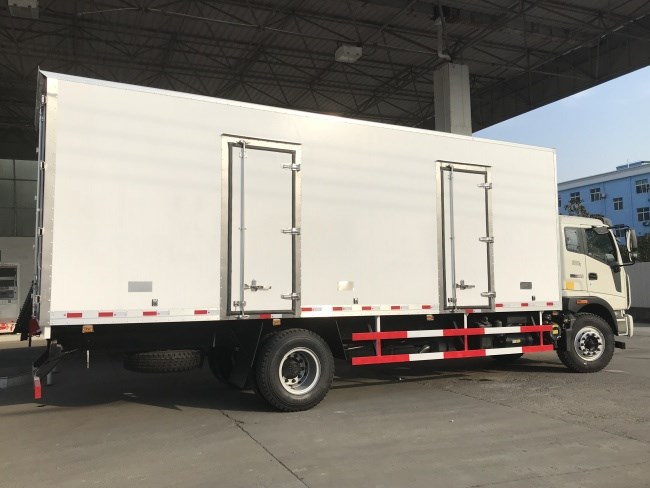 (厢长7.6米)福田瑞沃冷藏车