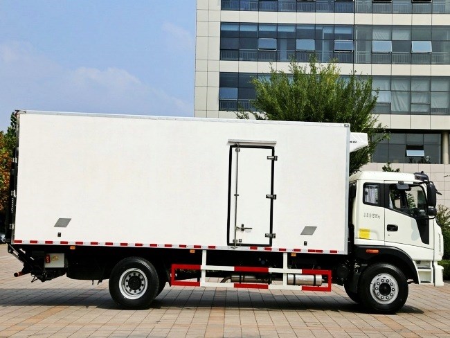 (厢长6.8米)福田瑞沃冷藏车