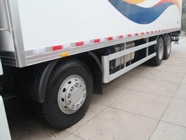 (厢长9.6米)重汽man前四后八冷藏车