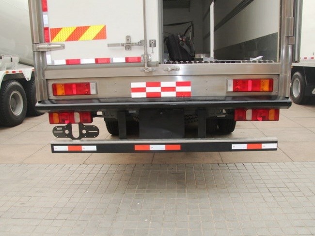 (厢长9.6米)重汽man前四后八冷藏车