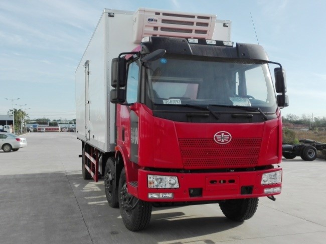 (厢长8.7米)解放j6小三轴冷藏车