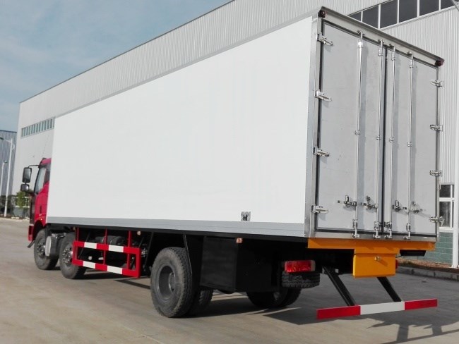 (厢长8.7米)解放j6小三轴冷藏车