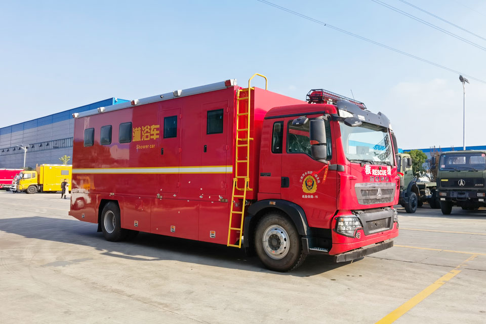 重汽HOWO野外作业淋浴车