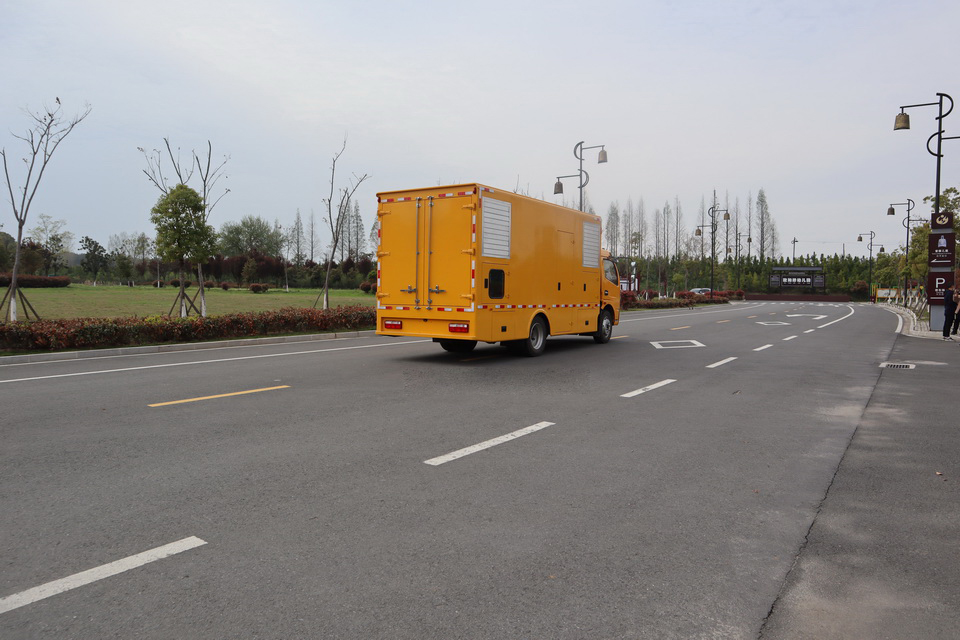 国六东风多利卡电源车2.jpg