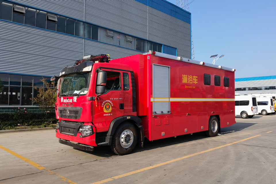 重汽HOWO淋浴车960X640 7.jpg