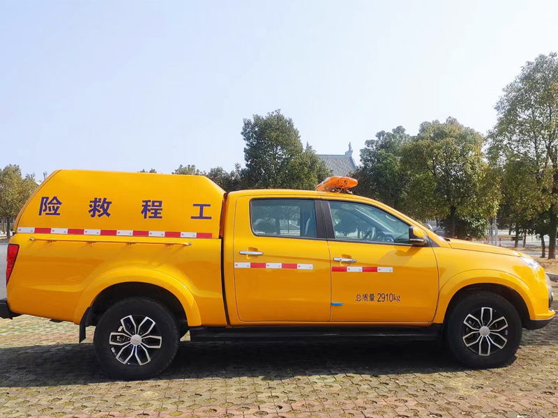 800X600江铃皮卡救险车3.jpg